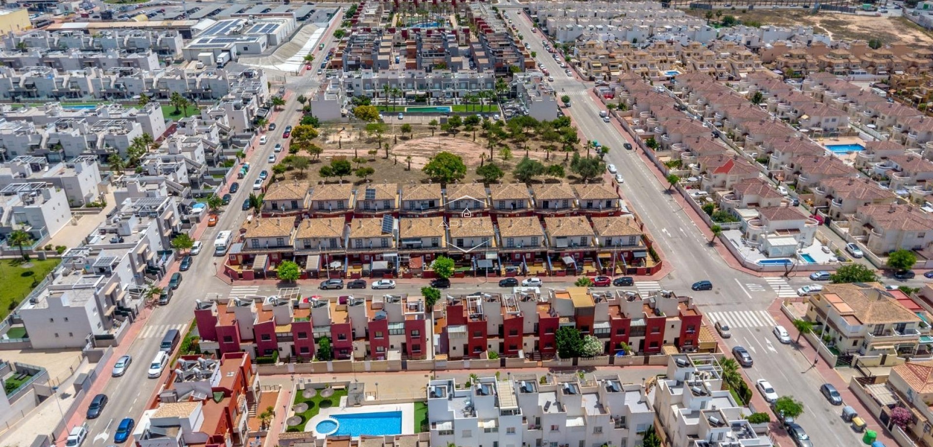 Resale - Terraced house / Townhouse -
Torrevieja - Aguas Nuevas