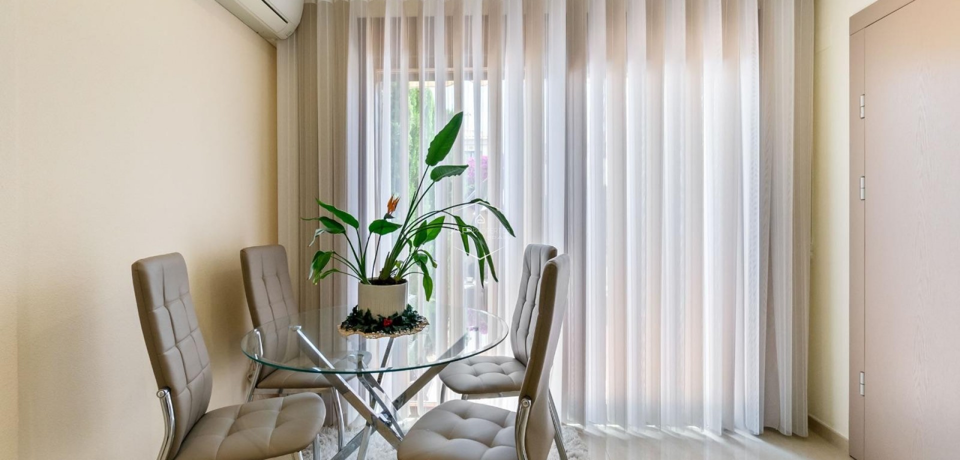 Resale - Terraced house / Townhouse -
Torrevieja - Aguas Nuevas