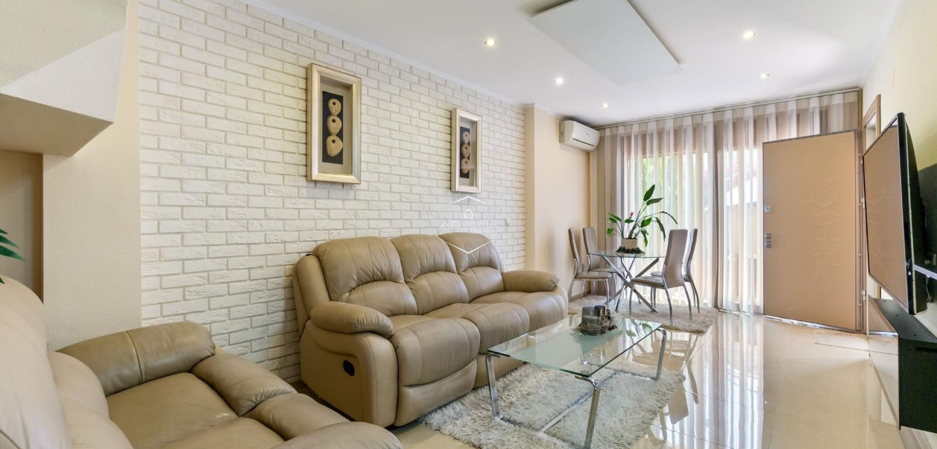 Resale - Terraced house / Townhouse -
Torrevieja - Aguas Nuevas