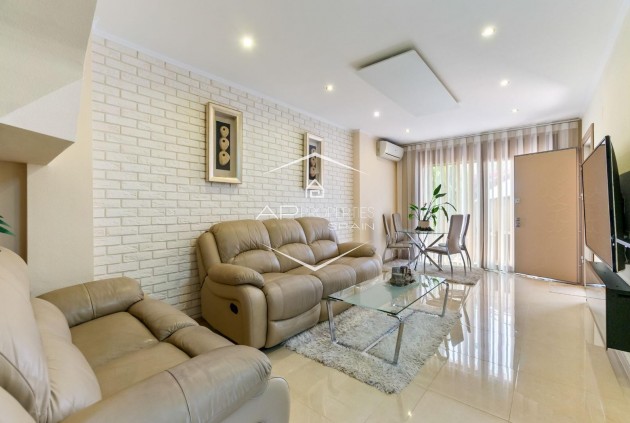 Resale - Terraced house / Townhouse -
Torrevieja - Aguas Nuevas