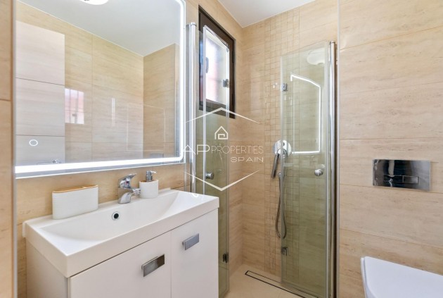 Resale - Terraced house / Townhouse -
Torrevieja - Aguas Nuevas