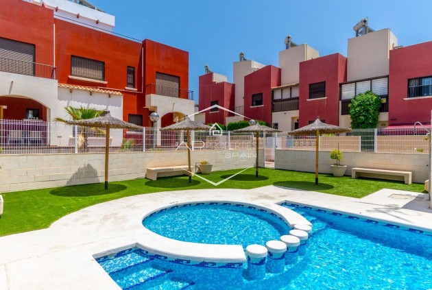 Resale - Terraced house / Townhouse -
Torrevieja - Aguas Nuevas