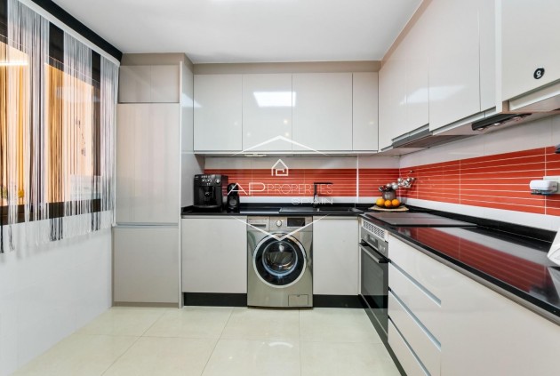 Resale - Terraced house / Townhouse -
Torrevieja - Aguas Nuevas