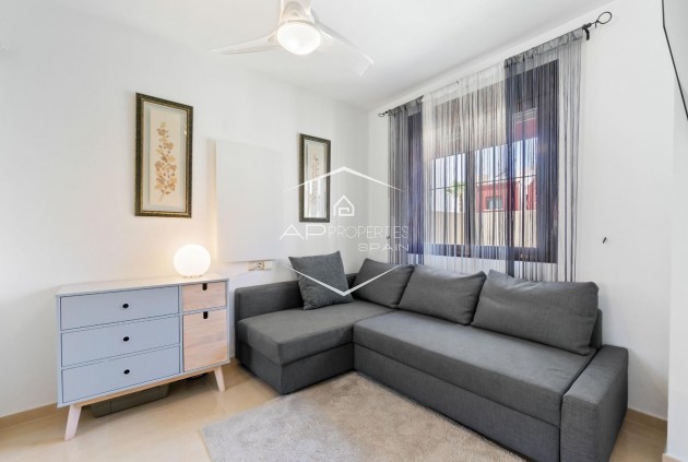 Resale - Terraced house / Townhouse -
Torrevieja - Aguas Nuevas