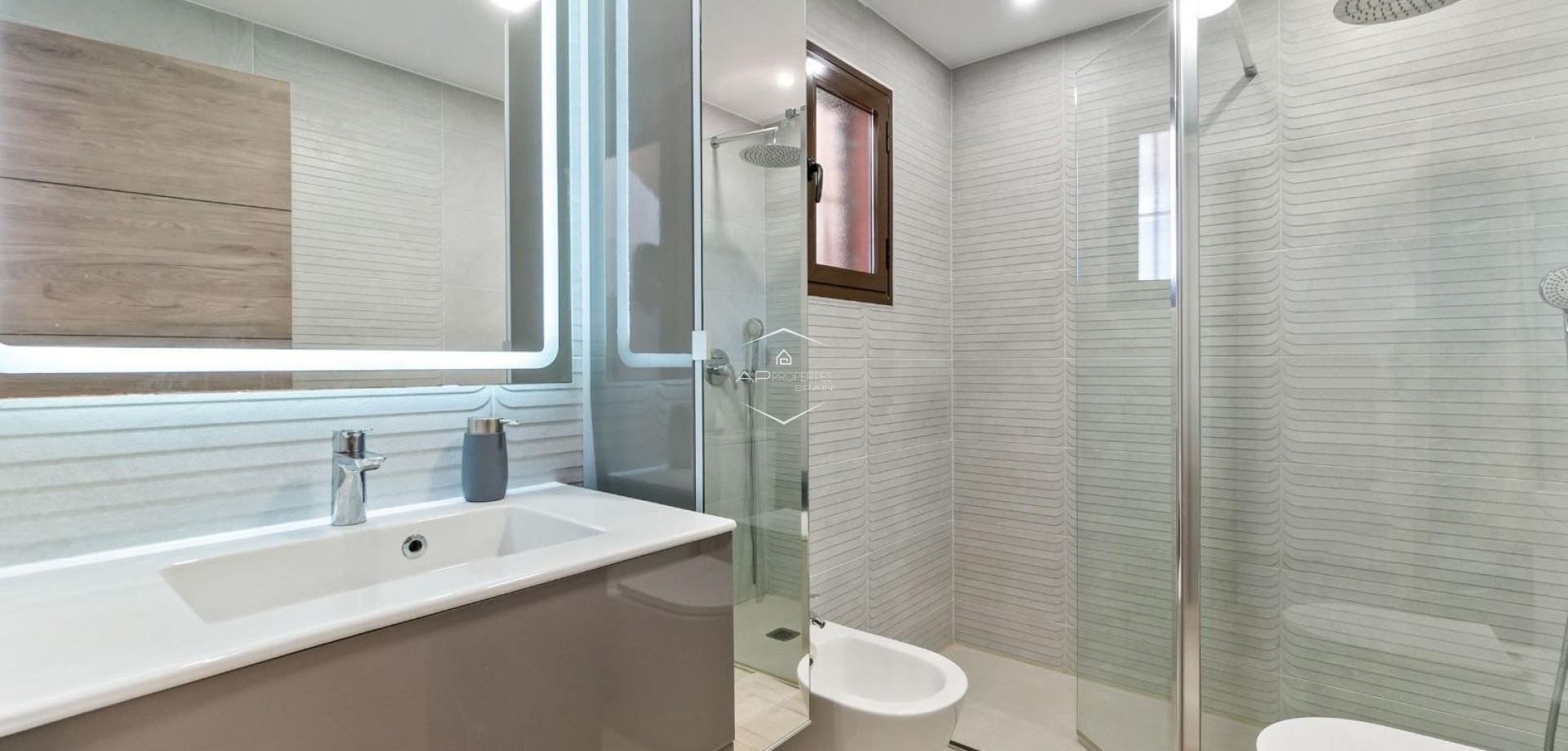 Resale - Terraced house / Townhouse -
Torrevieja - Aguas Nuevas