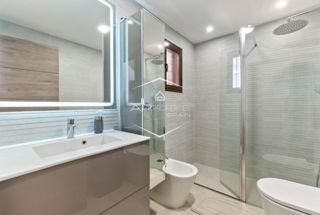 Resale - Terraced house / Townhouse -
Torrevieja - Aguas Nuevas