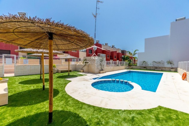 Resale - Terraced house / Townhouse -
Torrevieja - Aguas Nuevas
